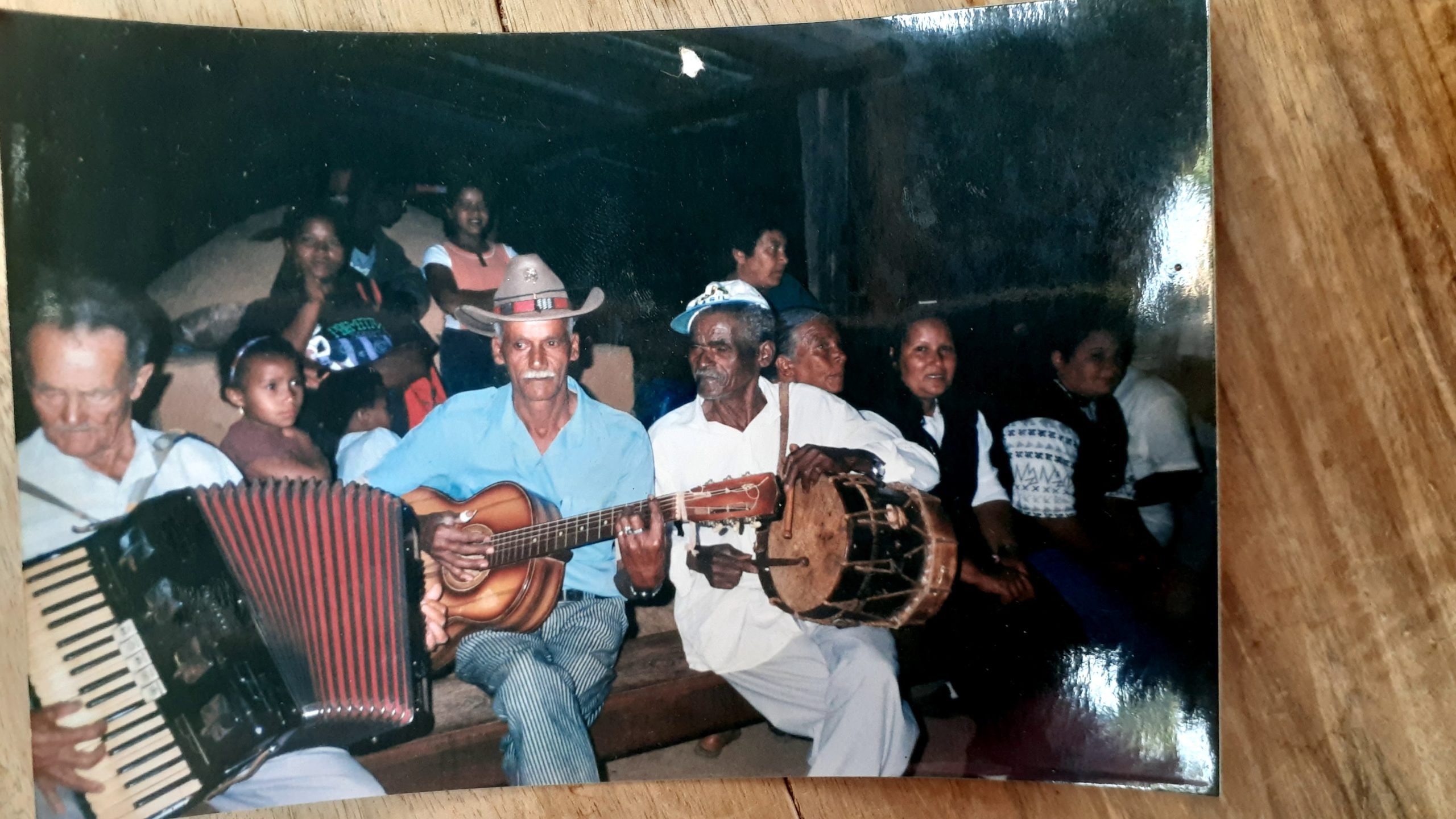 Sebastião (Sanfona), Alair (viola), Zé dos Santos (caixa)